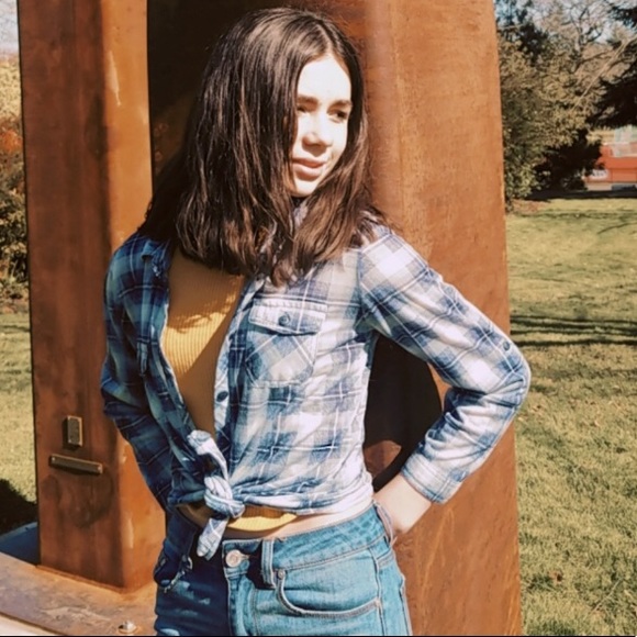 daytrip blue flannel button down!!💙 - Picture 2 of 6